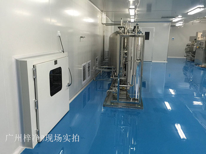 百級無塵車間配備FFU、高效送風口、高效過濾器（HEPA）、空氣處理機組（AHU）傳遞窗等凈化設備，確保車間空氣質量。
